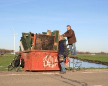 2016-2017 Amalia - In de afvalcontainer