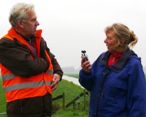 Natuurwerkdag 2008 034 Onze opperknotter wordt geÃ¯nterviewd door Radio Rijnwoude.