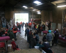 Natuurwerkdag-2010 (018) Met zo'n grote groep moet alles ook tot in de puntjes zijn voorbereid. 1ste vraag: Wie gaat waar aan het werk?