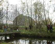 DSC06428 Aan de slag bij de knuppelbrug